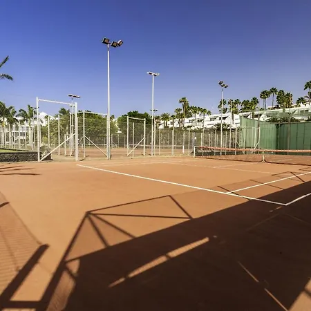 White Volcano Pool, Gym And Activities In Sport Center Fariones Included Vakantiehuis Puerto del Carmen (Lanzarote)